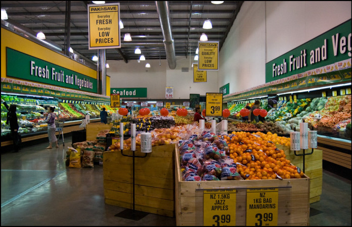 Berbelanja bahan-bahan makanan sehari-hari di supermarket ritel, PAK’nSAVE